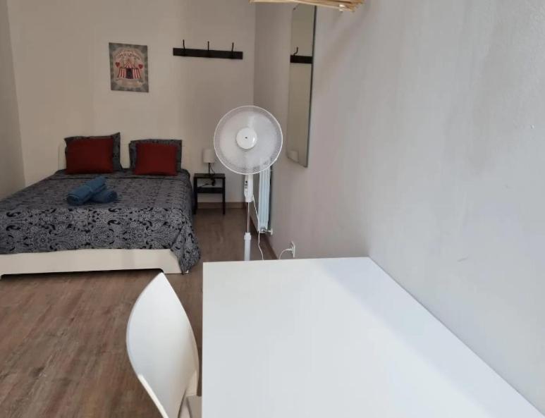 Private Rooms In Born Барселона Екстер'єр фото